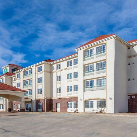 La Quinta By Wyndham Dodge City Bagian luar foto