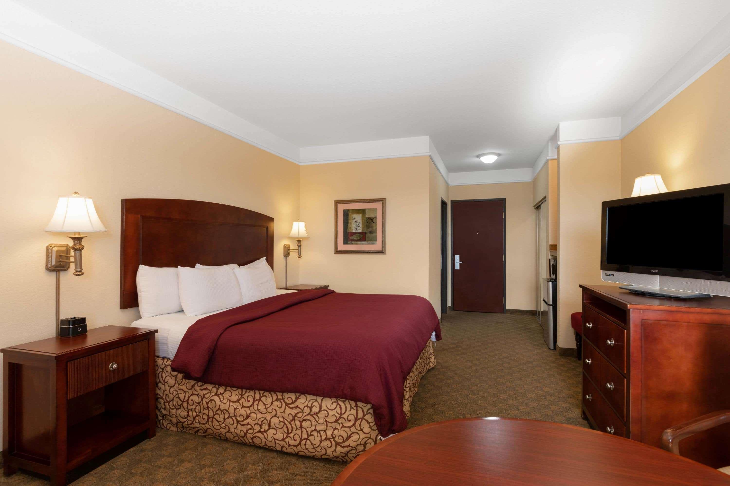 La Quinta By Wyndham Dodge City Bagian luar foto
