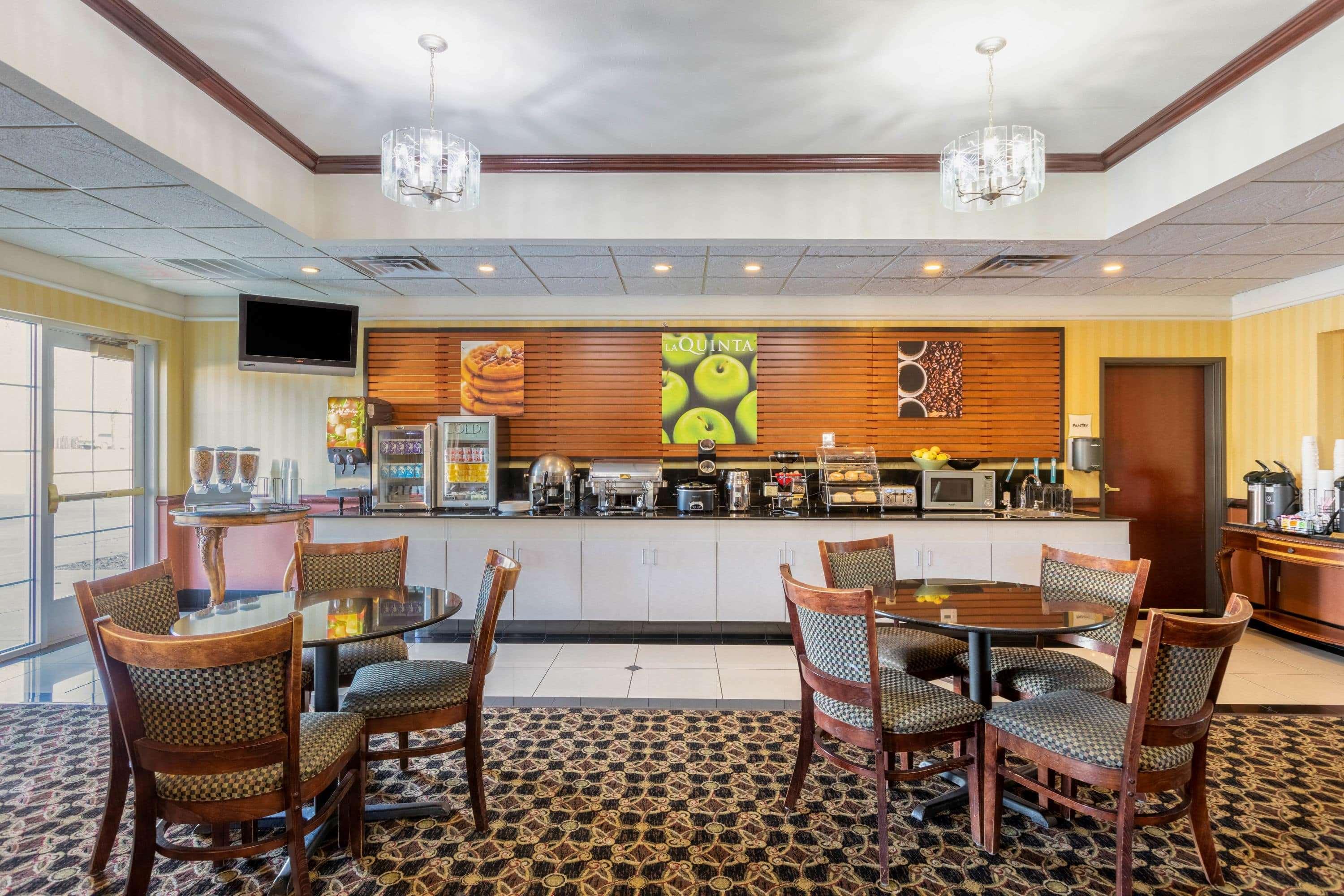 La Quinta By Wyndham Dodge City Bagian luar foto