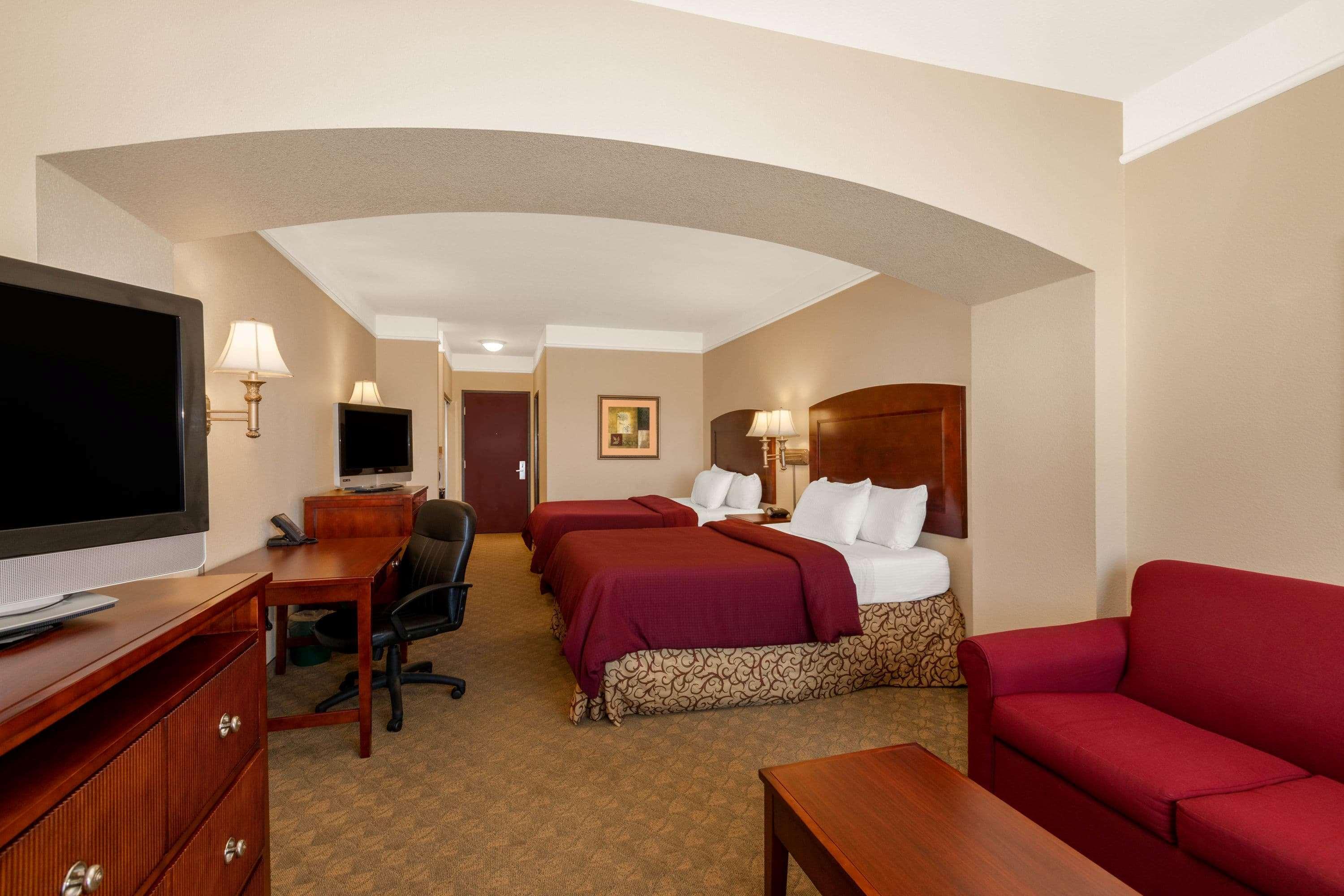 La Quinta By Wyndham Dodge City Bagian luar foto