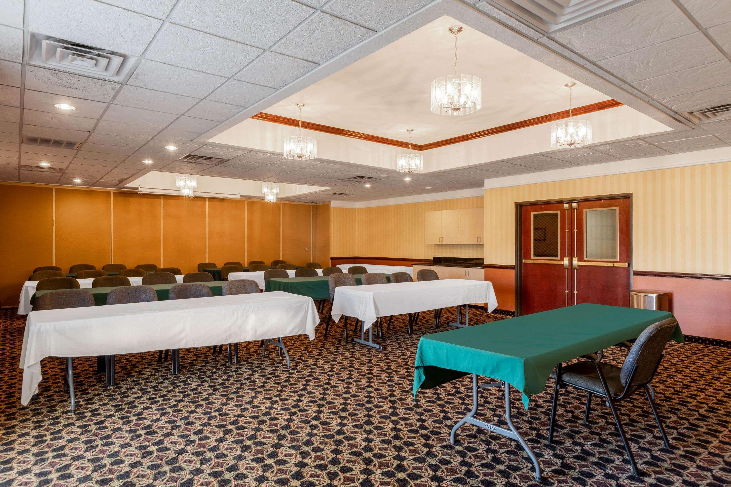La Quinta By Wyndham Dodge City Bagian luar foto