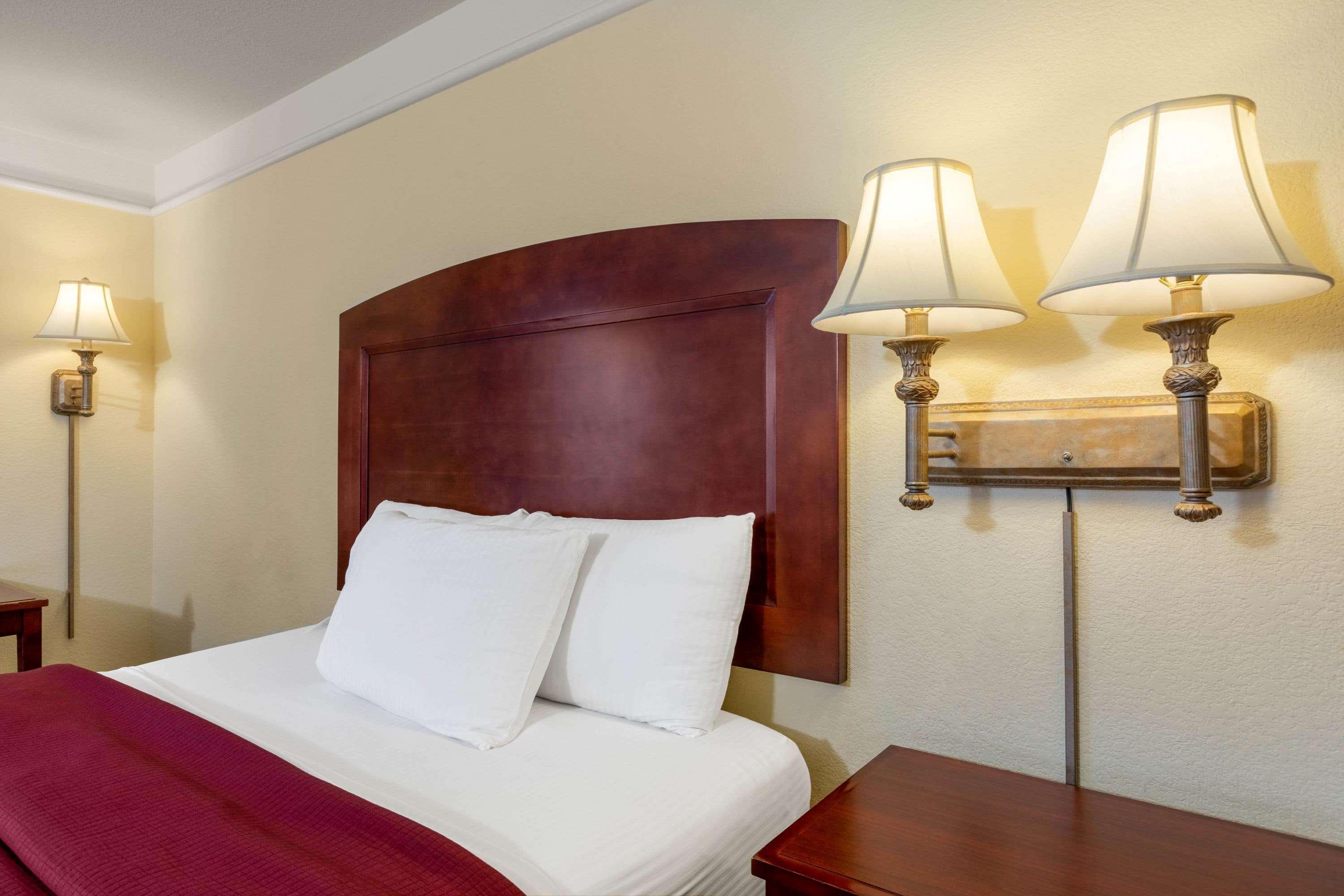 La Quinta By Wyndham Dodge City Bagian luar foto