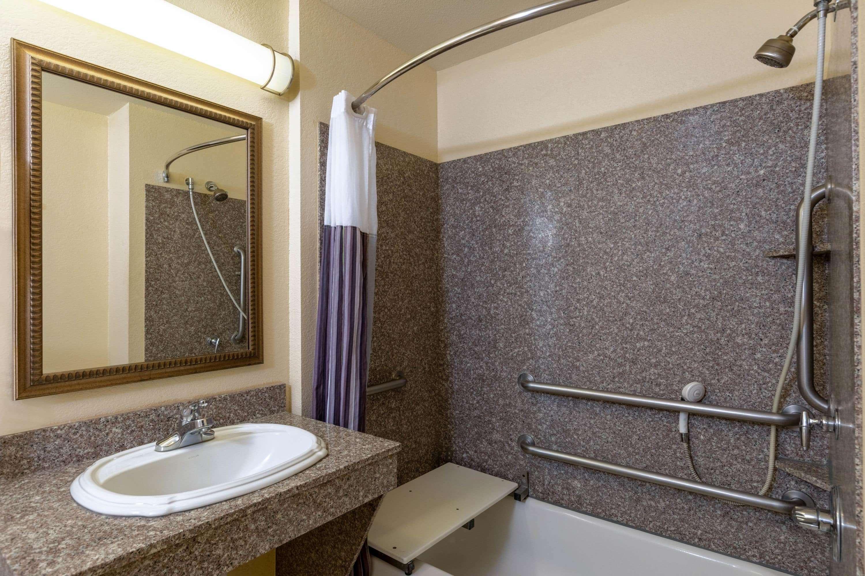 La Quinta By Wyndham Dodge City Bagian luar foto